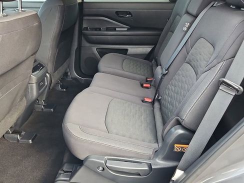 Used 2025 Nissan Pathfinder SV image 13