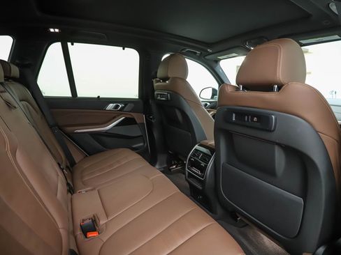 Used 2021 BMW X5 xDrive40i w/ M Sport Package image 26