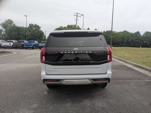 Used 2025 Ford Expedition Platinum AWD/4WD image 4