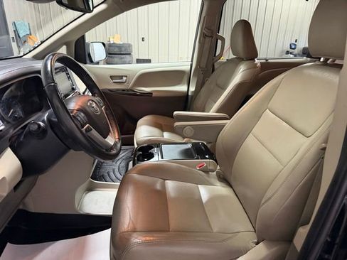 Used 2020 Toyota Sienna XLE FWD image 14