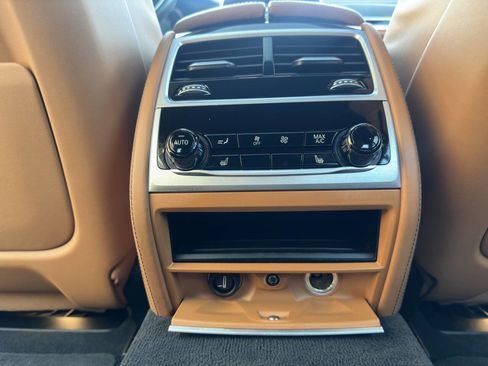 Used 2018 BMW 750i xDrive image 9