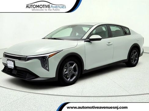 Used 2025 Kia K4 FWD image 1