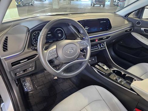 Used 2023 Hyundai Sonata Limited w/ Cargo Package FWD image 2