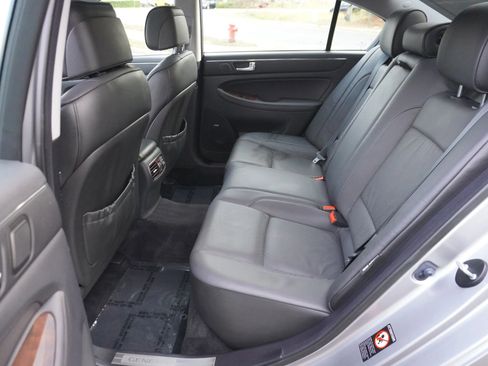 Used 2009 Hyundai Genesis 3.8 w/ Technology Pkg 4 image 10