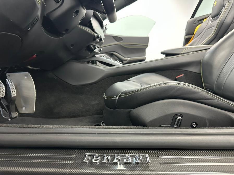 Used 2019 Ferrari Portofino RWD image 58