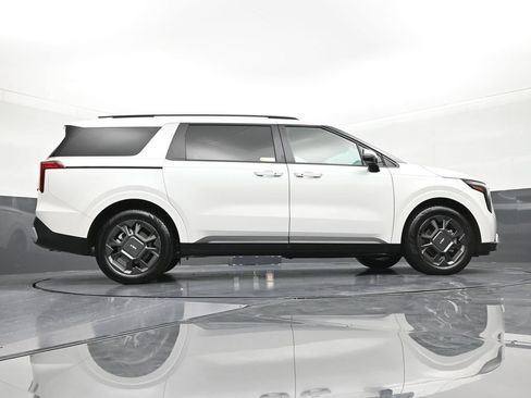 Used 2026 Kia Carnival EX FWD image 25