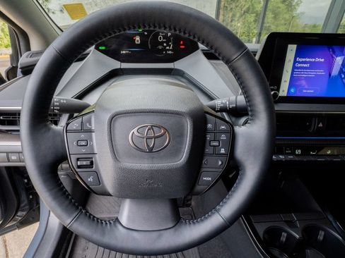 Used 2024 Toyota Prius XLE AWD/4WD image 12