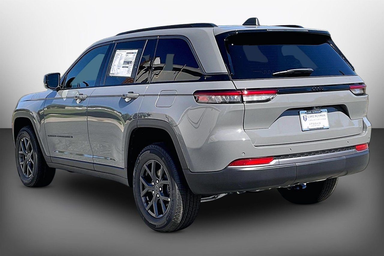 New 2027 Jeep Grand Cherokee Altitude RWD image 6