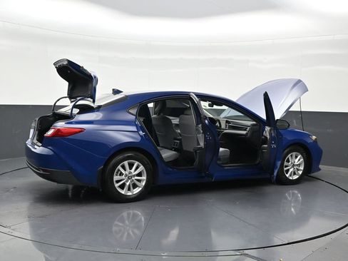 Used 2025 Toyota Camry LE w/ Convenience Package FWD image 31