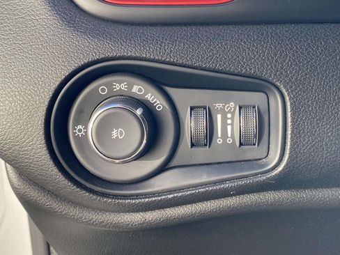 Used 2023 Jeep Renegade Trailhawk AWD/4WD image 28