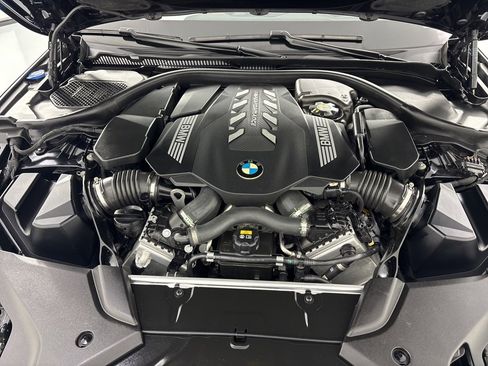 Used 2022 BMW M550i xDrive w/ Executive Package image 17