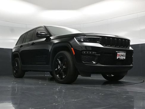 Used 2023 Jeep Grand Cherokee Limited w/ Black Appearance Package AWD/4WD image 59