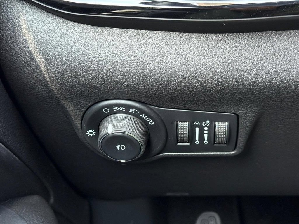 New 2026 Jeep Compass Trailhawk w/ Sun, Sound & Navigation Group AWD/4WD image 20