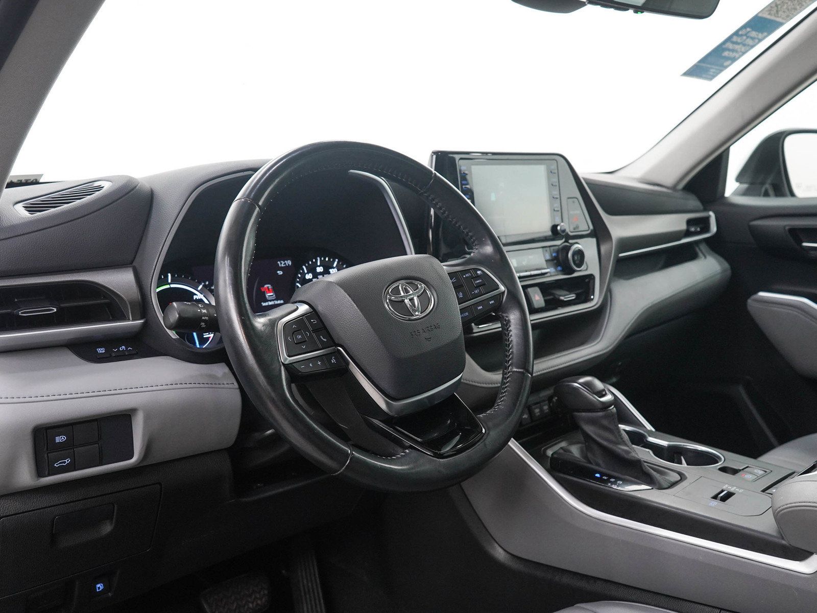Used 2021 Toyota Highlander XLE AWD/4WD image 26