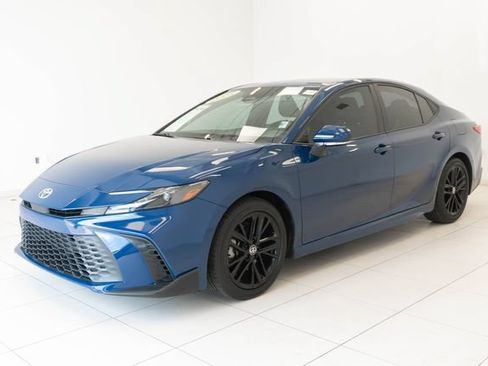 Used 2025 Toyota Camry SE w/ Convenience Package FWD image 6