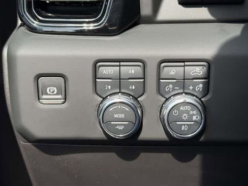 Used 2024 GMC Sierra 1500 AT4 w/ Technology Package AWD/4WD image 21
