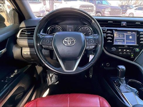 Used 2020 Toyota Camry SE image 8