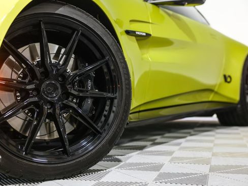 Used 2025 Aston Martin V8 Vantage Coupe RWD image 10