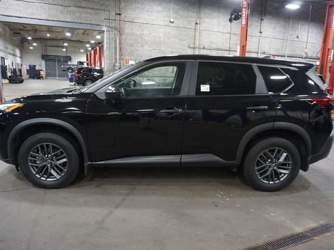 Used 2023 Nissan Rogue S image 17