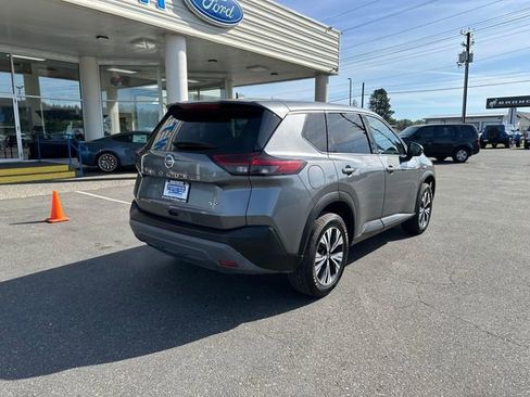 Used 2021 Nissan Rogue SV FWD image 2