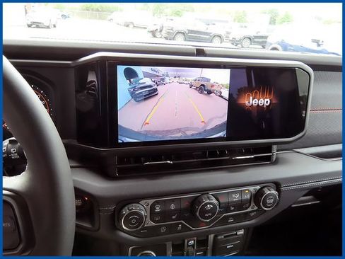 Used 2026 Jeep Wrangler Unlimited Rubicon AWD/4WD image 22