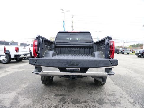 New 2025 GMC Sierra 2500 SLT w/ SLT Convenience Package image 6