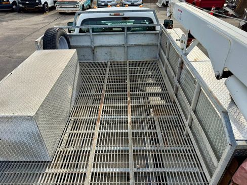 Used 2013 Ford F550 4x4 Regular Cab Super Duty w/ PWR Equipment Group image 13