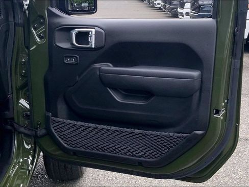Used 2024 Jeep Wrangler Unlimited w/ Convenience Group AWD/4WD image 21