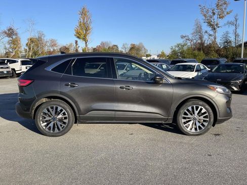 Used 2020 Ford Escape Titanium image 29