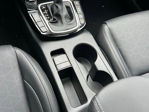 Certified 2025 Kia Seltos SX w/ SX Sunroof Package image 18