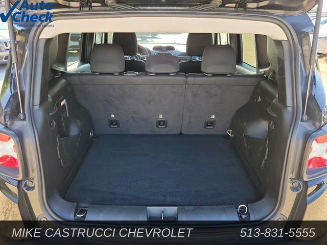 Used 2023 Jeep Renegade Latitude AWD/4WD image 25