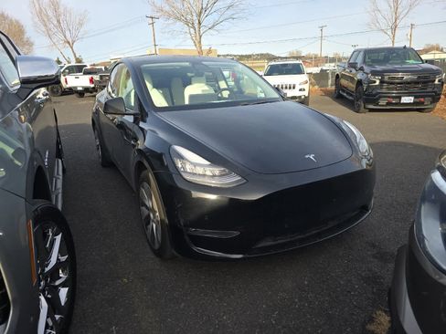 Used 2021 Tesla Model Y Long Range image 5