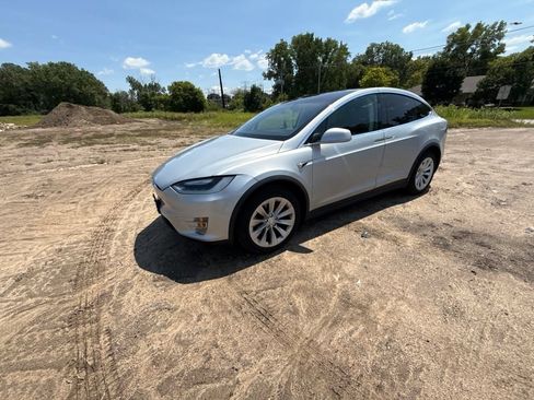 Used 2016 Tesla Model X 75D AWD/4WD image 4