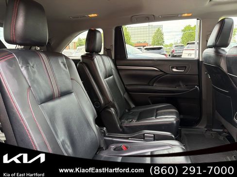 Used 2019 Toyota Highlander SE AWD/4WD image 13