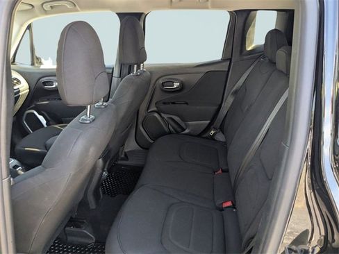 Used 2019 Jeep Renegade Latitude w/ Cold Weather Group image 9