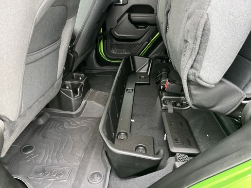 Used 2025 Jeep Gladiator Sport image 12