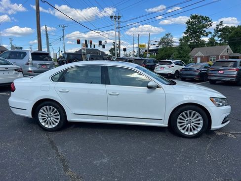 Used 2017 Volkswagen Passat 1.8T SE FWD image 5