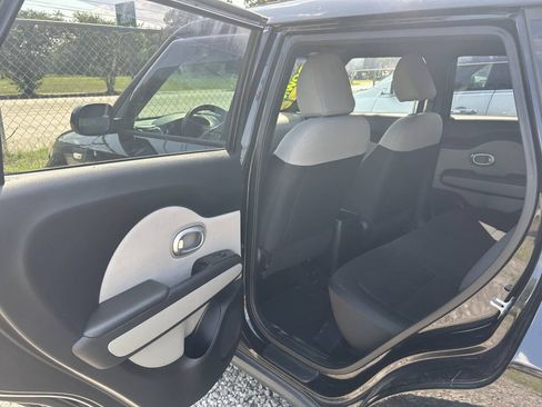 Used 2014 Kia Soul FWD image 5