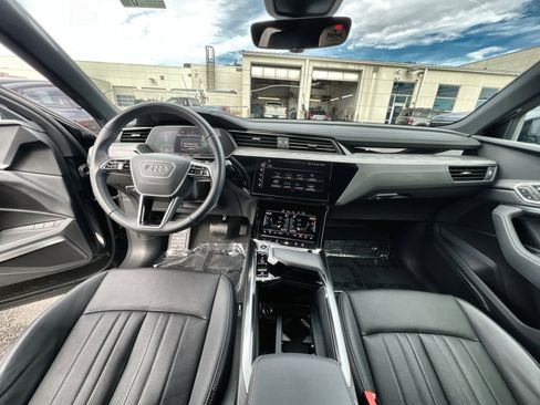 Used 2024 Audi Q8 e-tron Premium Plus image 22