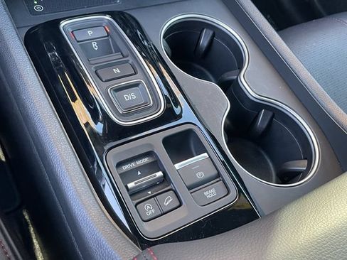 Used 2025 Honda Pilot Black Edition image 22