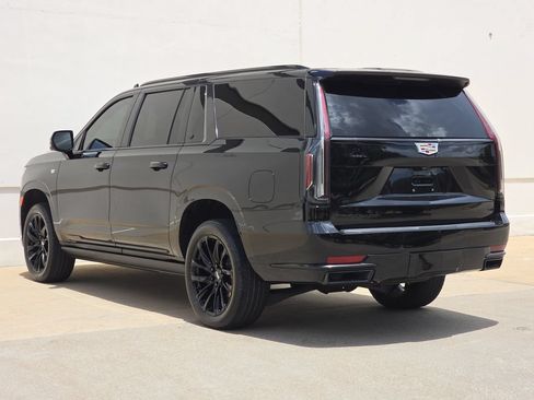 Used 2024 Cadillac Escalade ESV Premium Luxury w/ Performance Package AWD/4WD image 3