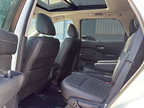 Used 2023 Nissan Pathfinder Platinum AWD/4WD image 10
