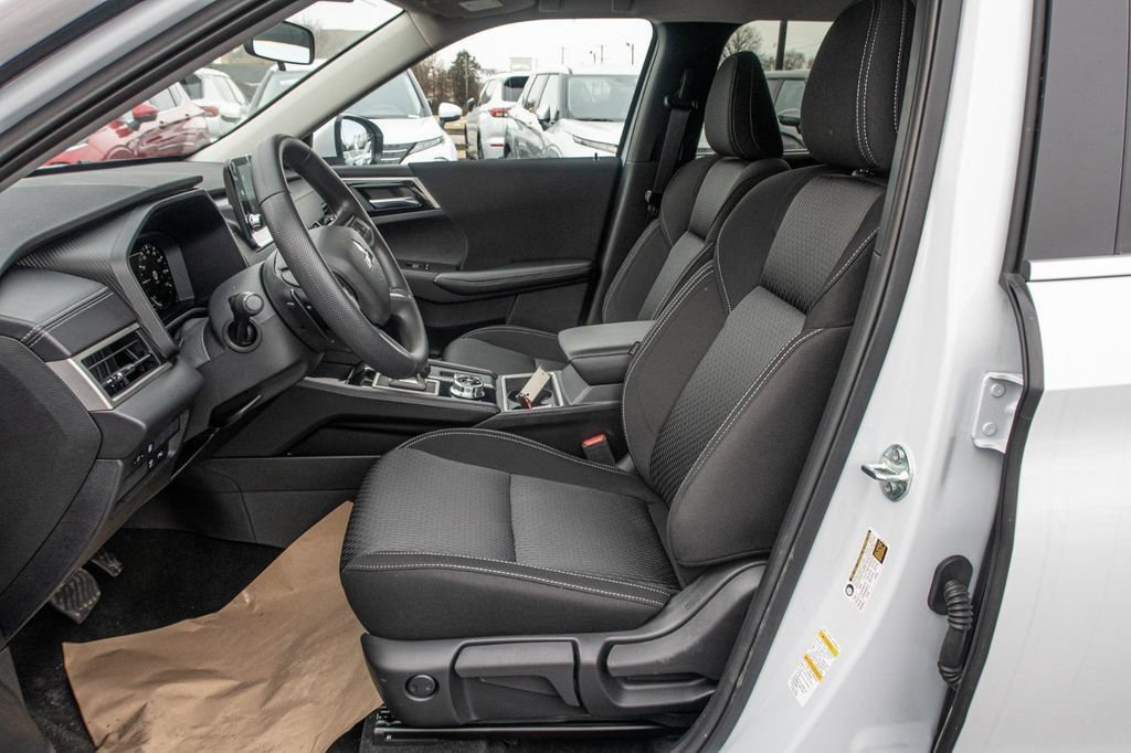 Used 2025 Mitsubishi Outlander ES AWD/4WD image 22