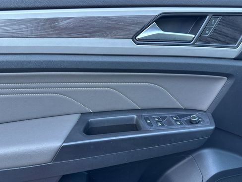 Used 2022 Volkswagen Atlas Cross Sport SE image 11