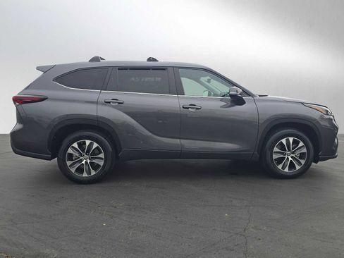 Certified 2024 Toyota Highlander XLE image 2