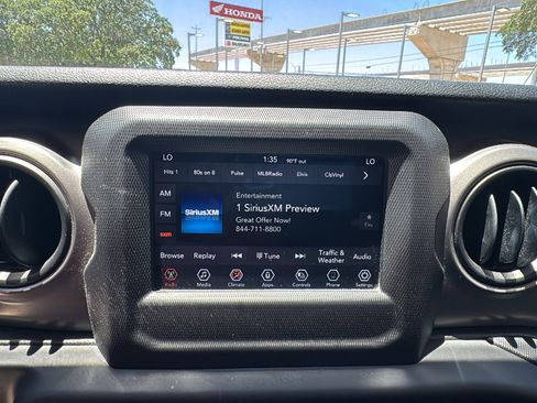 Used 2021 Jeep Gladiator Sport AWD/4WD image 18