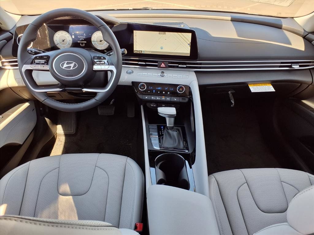 Used 2025 Hyundai Elantra Limited FWD image 8