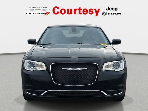 Used 2022 Chrysler 300 Touring image 10