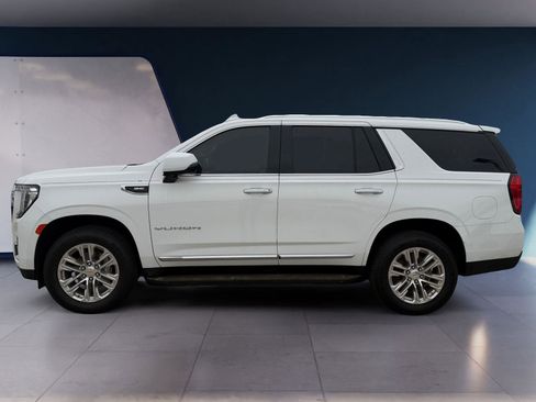 Used 2023 GMC Yukon SLT w/ SLT Luxury Package image 2