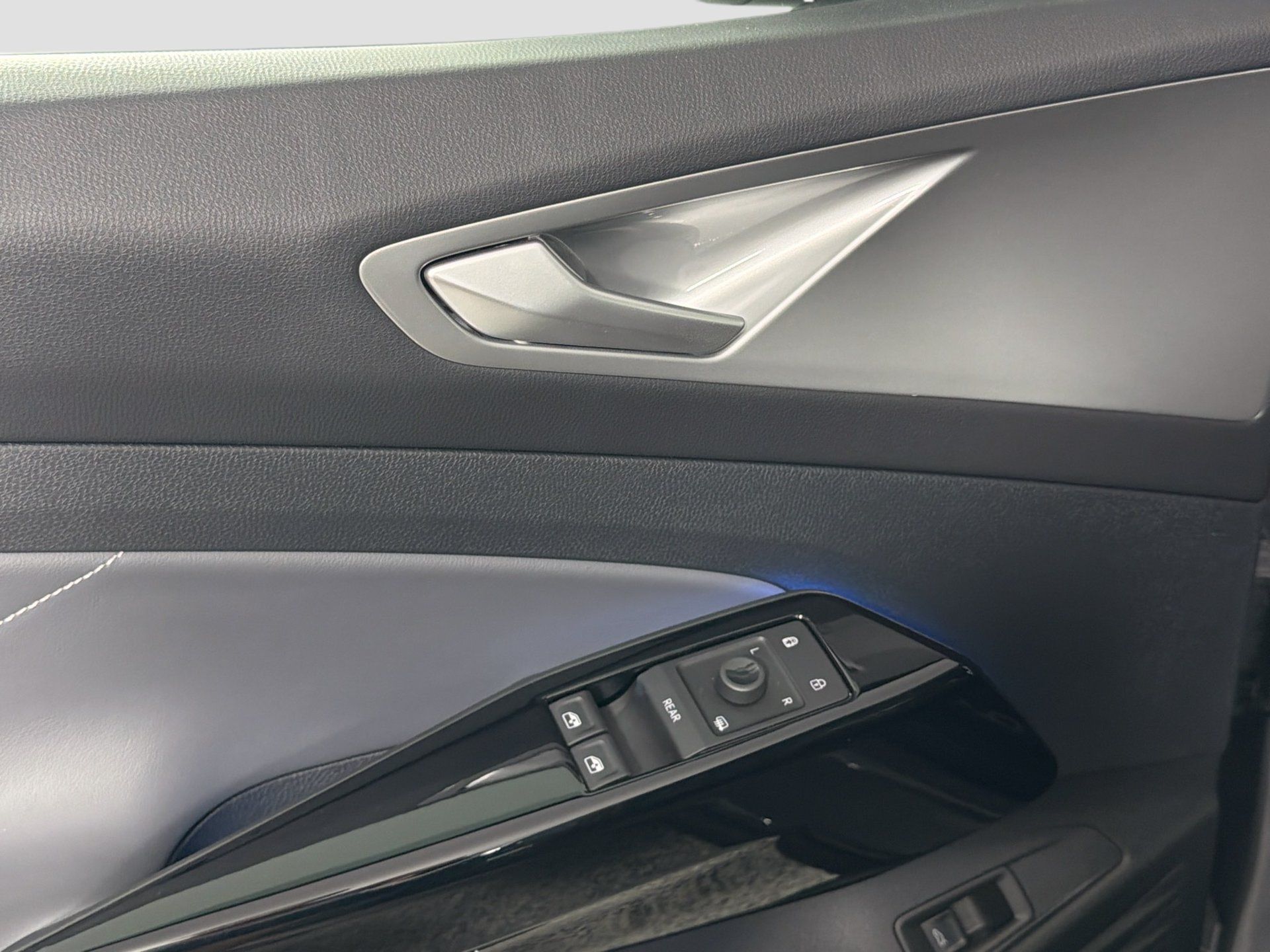 Used 2023 Volkswagen ID.4 S RWD image 17